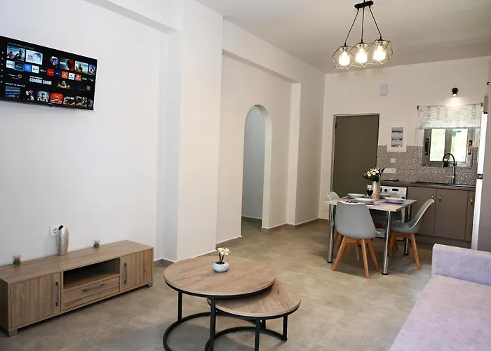 Evdokias Apt,brand New 2025 Modern In The Center Of Apartment